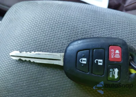 2016 Toyota Corolla Le z USA, uszkodzony, nr VIN 2T1BURHE9GC685875